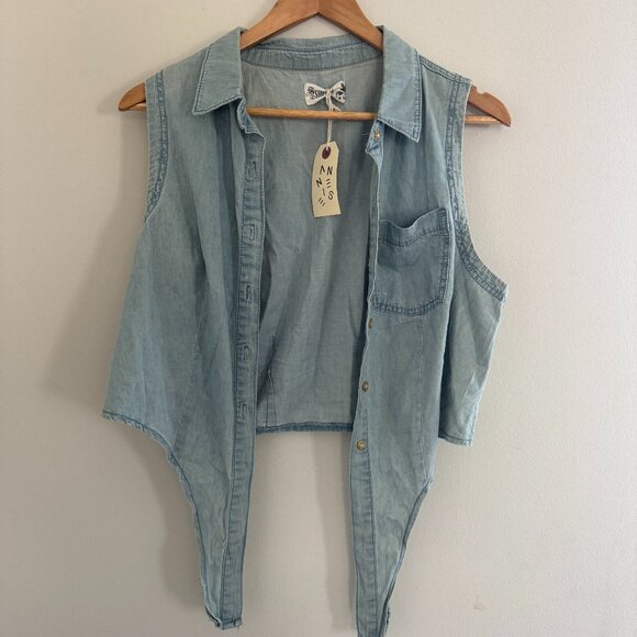 Scarlet Boulevard Chambray Tie-Front Crop Top - Picture 3 of 6